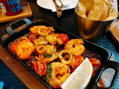 秘制辣味大虾鱿鱼配法棍-bluefrog蓝蛙(水游城店)