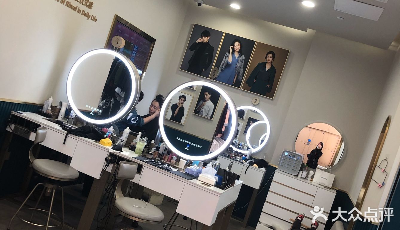 来拍证件照选了一个cp套餐首先预约的来福士店