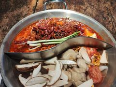 -四小区火锅·巷子里的重庆火锅(花照壁店)