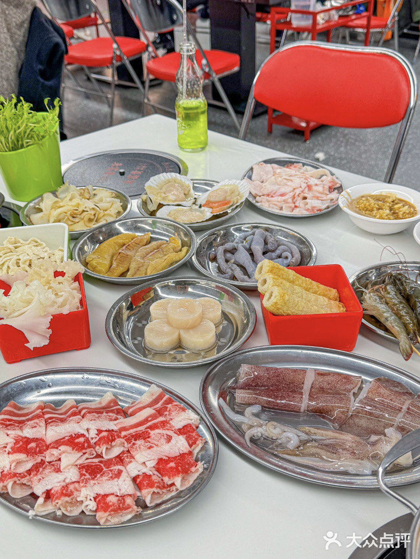 可算吃上朱富贵了!工作日人也是真的多