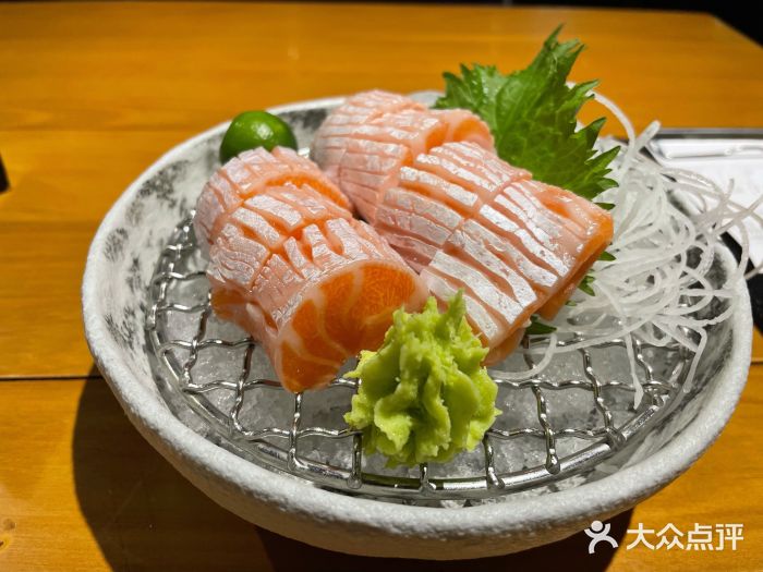 渔寿司·日本料理(艾尚天地店)三文鱼楠刺身图片