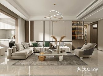 1.客厅：客厅整体色调以灰色为主，用金色和深绿色来