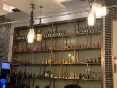 等位区-仁虎老火锅(黄泥磅店)