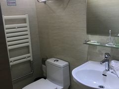 -燕山大酒店
