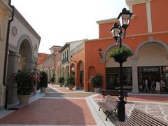 -佛罗伦萨小镇广佛名品奥特莱斯(疏港路店)