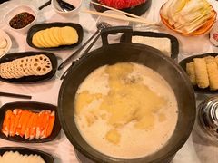 -鲜入围煮花胶鸡海鲜火锅