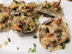 蒜蓉粉丝蒸朝鲜大皇贝-蚝得喜海鲜(东城店)
