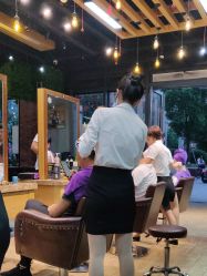 -震轩美容美发连锁店