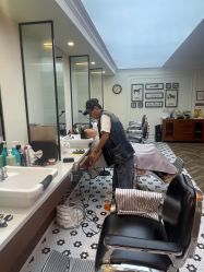 -理昂男士理发店 Barber shop