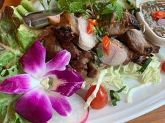 -Chom Cafe and Restaurant