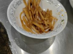 -粘豆包柴火铁锅炖