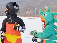-济南卧虎山滑雪场