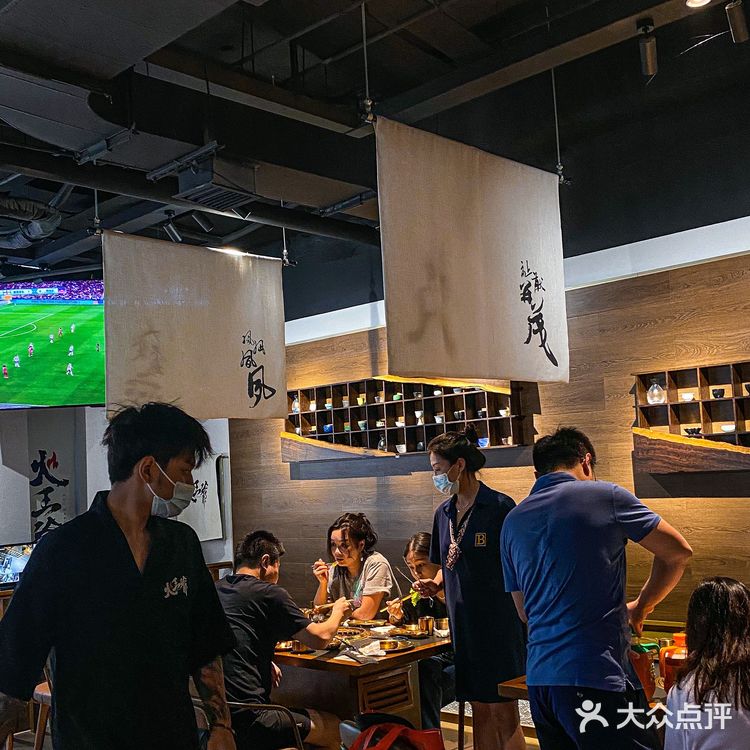 南艺后街走一圈，一定要来一次围炉烤肉‼️