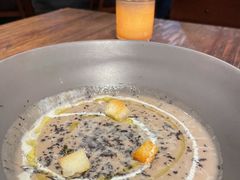 奶油蘑菇汤配面包丁-Carbon莫卡哆·意大利复古集市餐厅(杭州大厦店)
