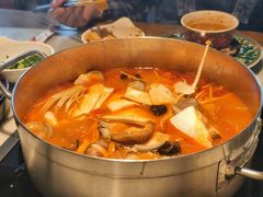 -尚尚仙·酸汤猪手·猪肚鸡火锅(华联万柳购物中心店)