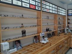 -豪门视光·星趣控·蔡司依视路眼镜代理商(中央大街店)