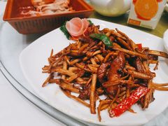 茶树菇炒牛柳-得月楼·省级非遗·传统苏帮菜(观前店)