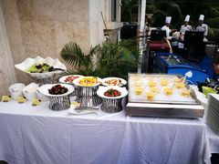 自助取餐区-三亚湾皇冠假日度假酒店·临风大堂酒廊