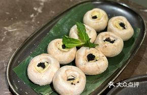 Spicy Rice Cake Seaweed Noodle Roll