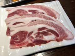 厚切五花肉-·缸桶屋·韩式牛肋条自助烤肉(西湖D11店)