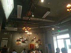 大堂-巴四老城区炭火蛙锅(张江店)