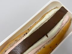 草莓巧克力牛乳包-迦南·甜品蛋糕(传媒店)