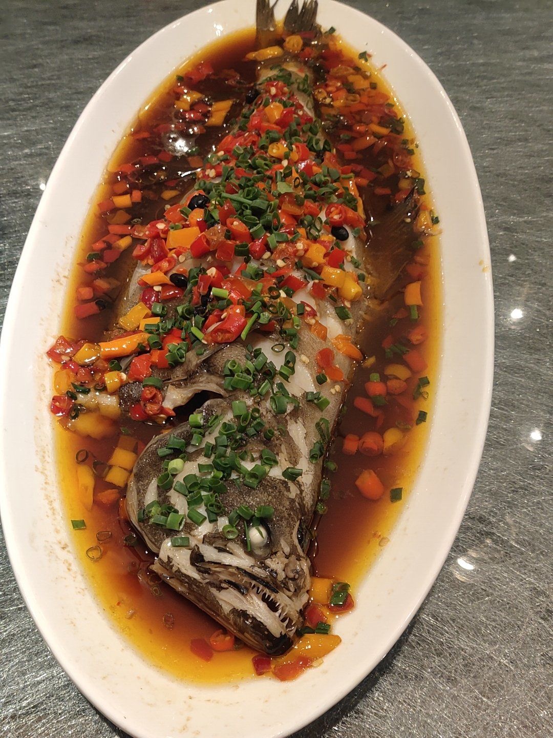 今天和同事小聚选了这家超棒的餐厅,点的剁椒鸦片鱼堪称一绝,鱼肉鲜嫩