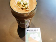栀子花梨香拿铁-Seesaw Coffee(苏州中心店)