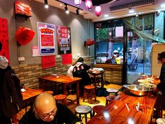 大堂-爆炸头阿姨小四川正宗川味小吃(无任何分店)