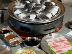 -围炉肉舍丹东海鲜烤肉·烤活鳗(步行街店)