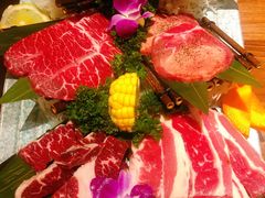 黑牛六拼-明洞阿姨·韩式酱蟹烤肉·创意料理(三元桥店)