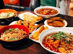 -爆炸头阿姨小四川正宗川味小吃(无任何分店)