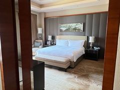 -天津京基皇冠假日酒店