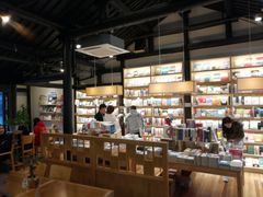 -猫的天空之城概念书店(杭州南宋御街店)