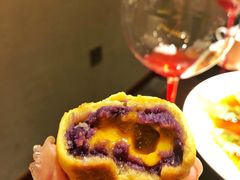 紫薯流沙月饼-甄御•海鲜新青岛菜(麦岛店)
