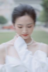 -现代经典婚纱摄影