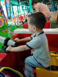 -维佳童话镇演出现场(徐东店)