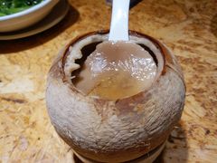 泰国椰皇炖乌鸡汤-陈鹏鹏潮汕菜(欢乐海岸 海边景观店)