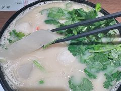 浓汤鱼汁小锅米线-肥汁米蘭香港米线(定西路店)