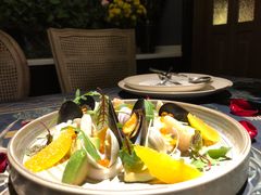 温热海鲜沙拉配蜂蜜百香果酱汁-第101座花园餐厅(湖滨88店)