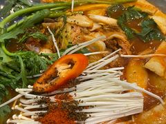 土豆排骨火锅（辣）-喇喇排骨火锅·传统韩式脊骨汤(望京西园总店)