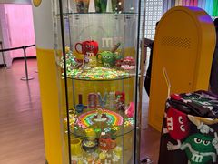 -m豆巧克力世界(上海世茂广场店)