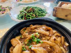 鱼香茄子煲-东江渔村·古典园林·30年粤菜老字号(太和店)