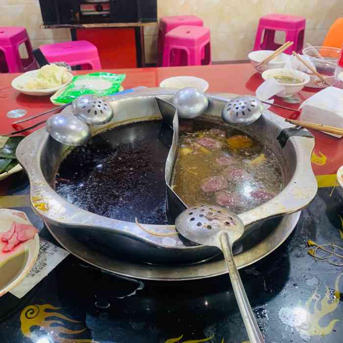 储奇门鳝鱼火锅(总店)-"在重庆的最后一餐,本来以为吃不下了,结果.