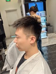 -BULB STUDIO 巴柏明星发型工作室