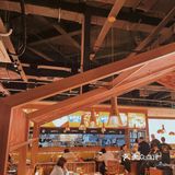 生意火爆🔥屋里屋外坐满了人