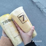 杨枝甘露和室友两个人去的，这家店离学校没多远