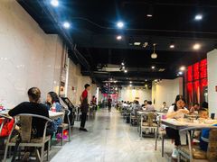 大堂-凤凰路何眼镜香辣蟹(花果园店)