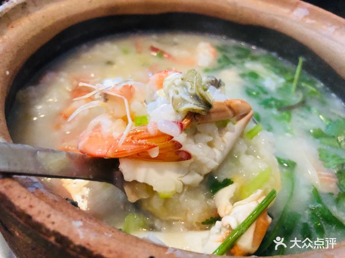 招牌海鲜砂锅粥
