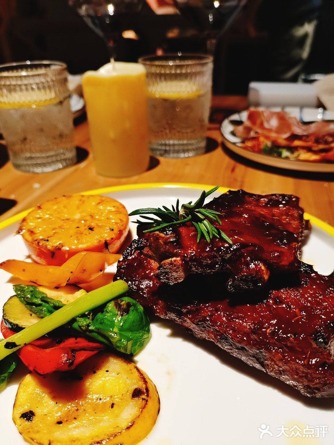 红酒🍷，美女，感受惬意的法式浪漫～